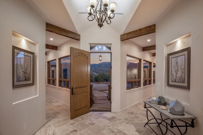 Foto del edificio - Breathtaking Home on Heather Lane