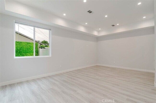 Foto del edificio - 9035 Rathburn Ave