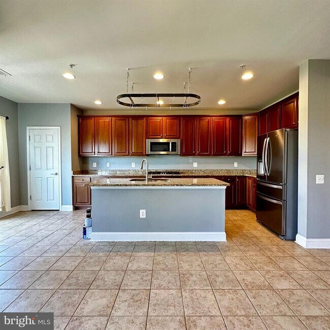 Building Photo - 14888 Potomac Branch Dr