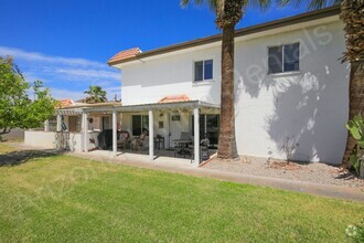 Building Photo - 1719 Los Lagos Dr