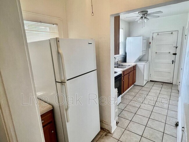 Foto del edificio - 9639 Wells Pkwy