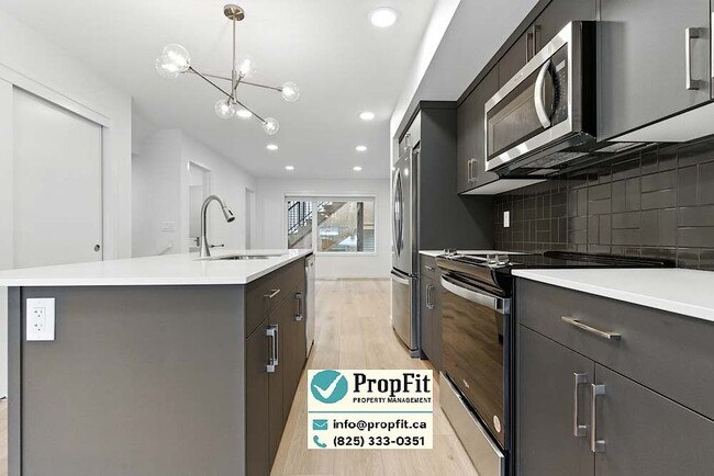 Building Photo - 7324 Klapstein Cres SW