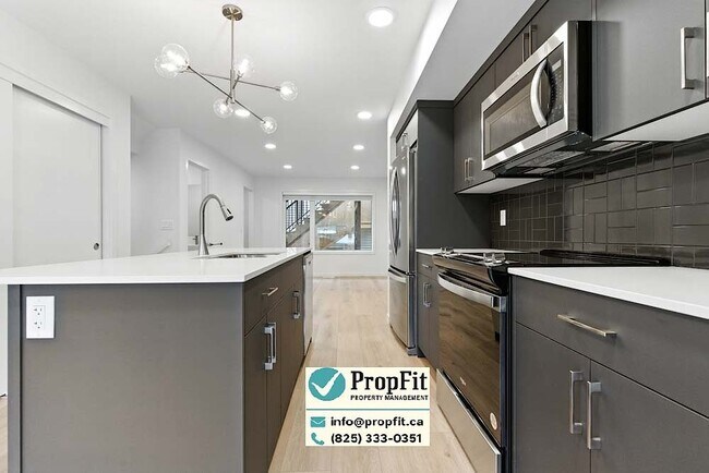 Photo du bâtiment - 7324 Klapstein Cres SW
