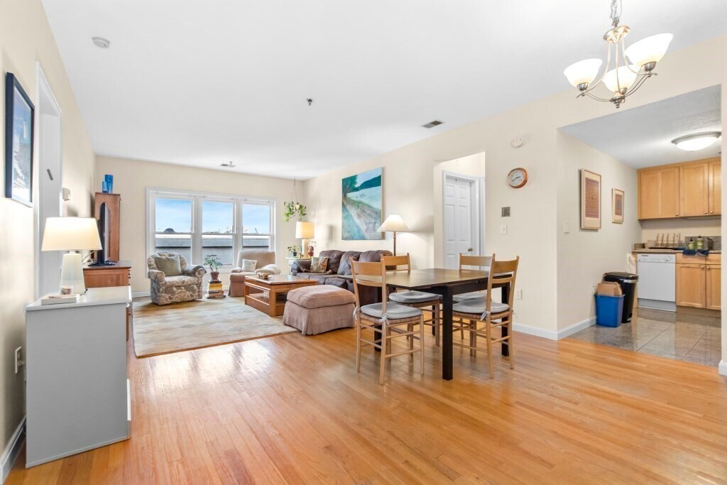 Primary Photo - 2456-2460 Massachusetts Ave