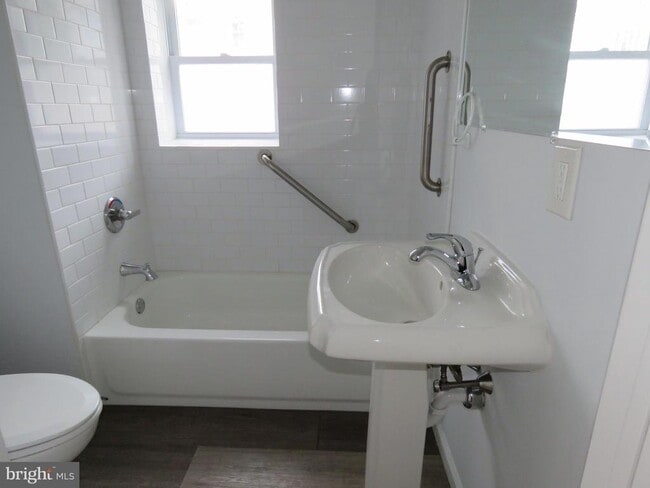 Foto del edificio - 1060 Elwood Ave