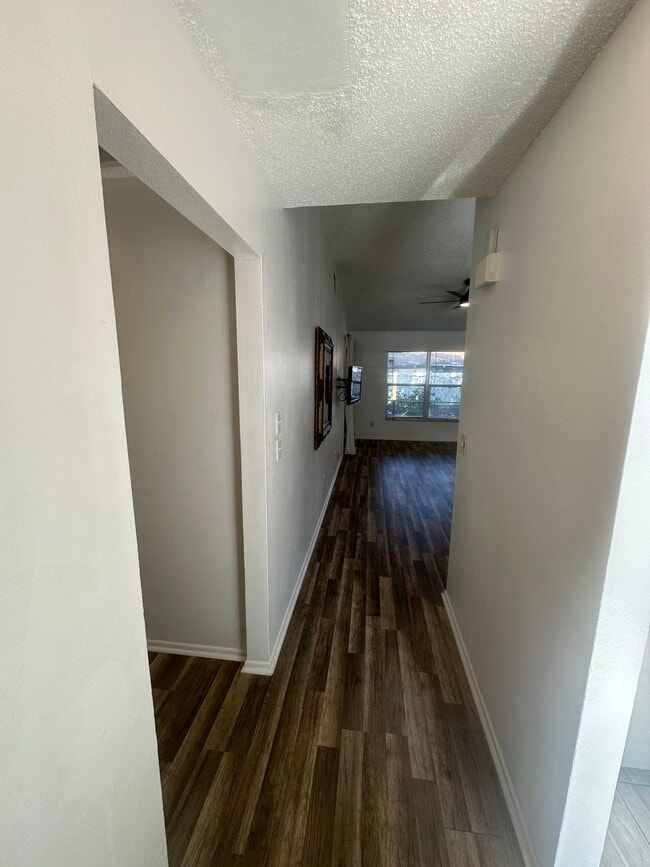 Building Photo - 7355 Parkside Villas Dr N