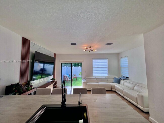 Foto del edificio - 10939 W 32nd Ln
