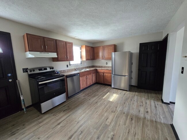 Building Photo - 1409 E 38th St