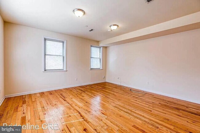 Foto del edificio - 2400 W Thompson St