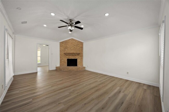 Foto del edificio - 3923 Summit Valley Dr