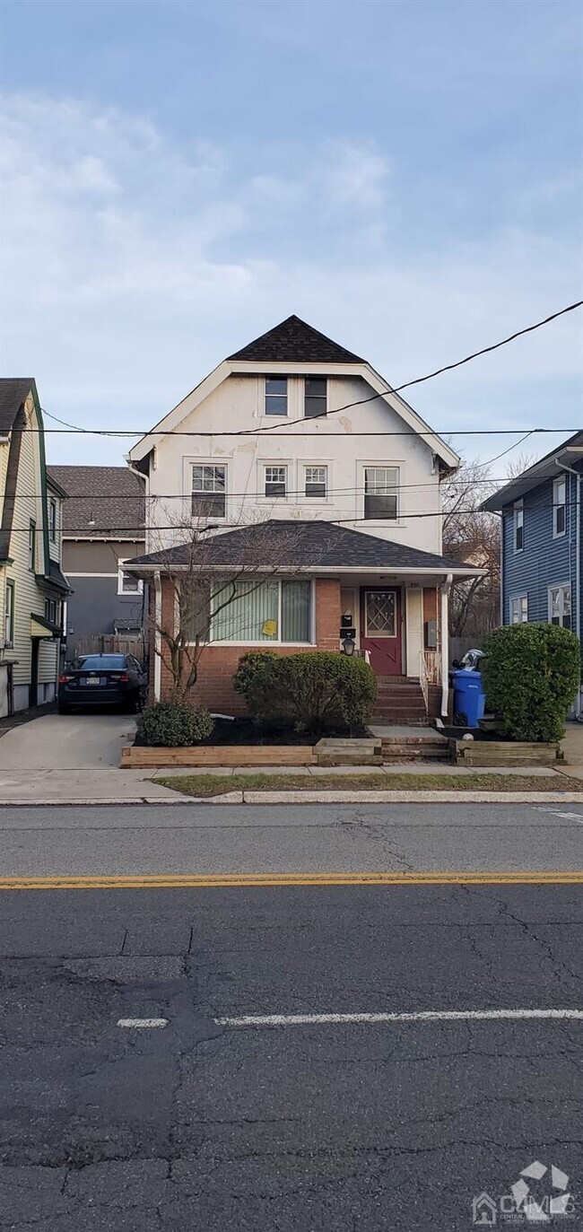 Building Photo - 820 Raritan Ave