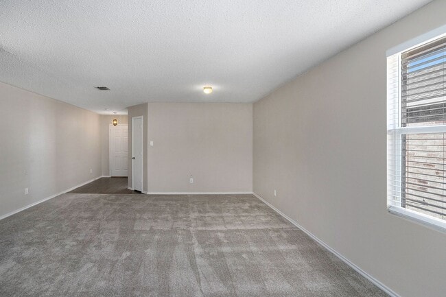 Building Photo - Beautifully Crafted 4-2-2 in Fort Worth!