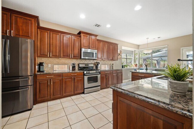 Foto del edificio - 13720 Shadowlawn Trace