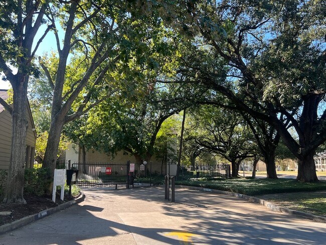 Foto del edificio - 10047 Westpark Dr