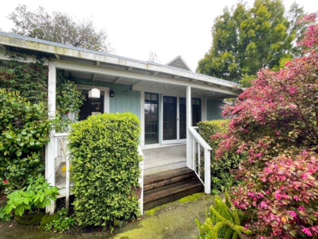 Building Photo - Cozy, 1BR House, Hidden + Tucked Away In D...