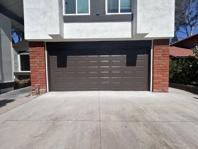 Foto del edificio - Spacious 4 Bed House in Hills of Westbluff...