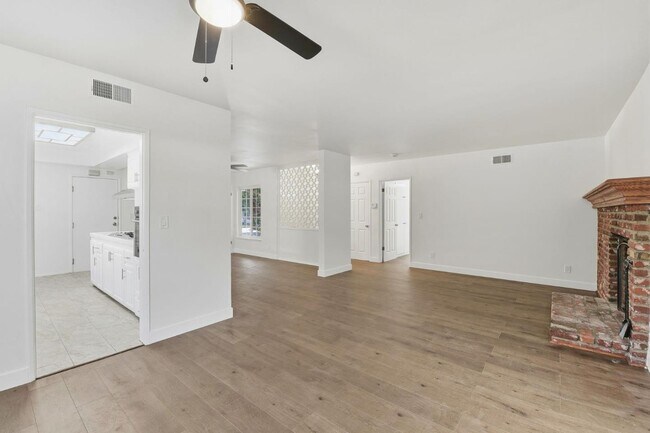 Foto del edificio - 6539 Petit Ave