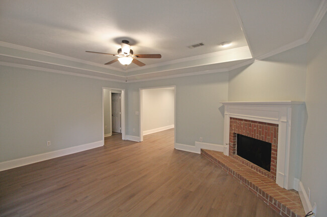 Foto del edificio - 320 Hawthorne Dr