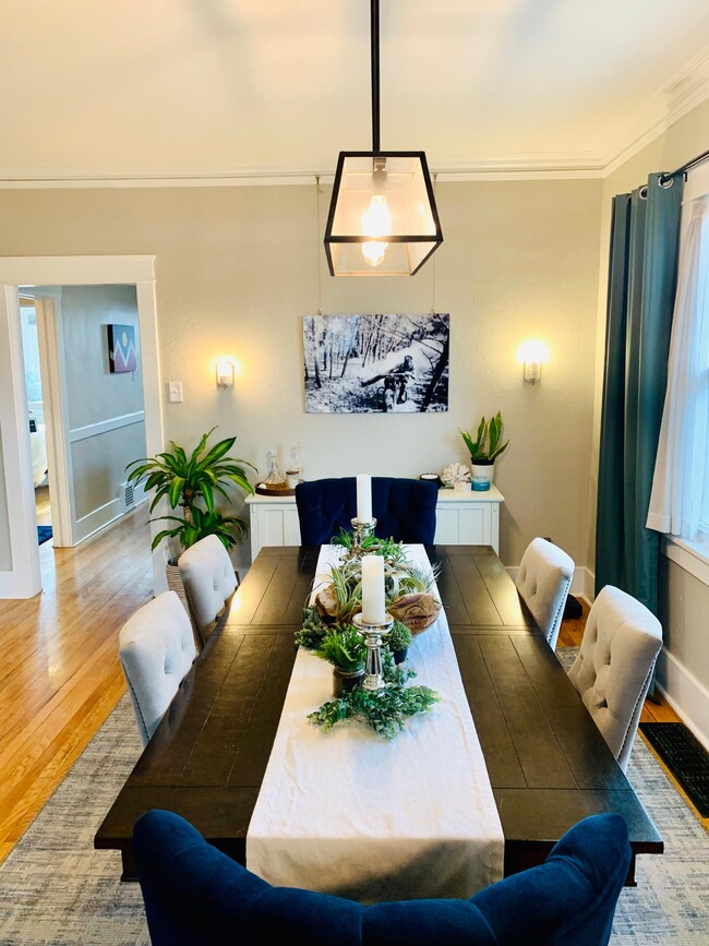 Large dining room with great light. - 1447 Osceola St