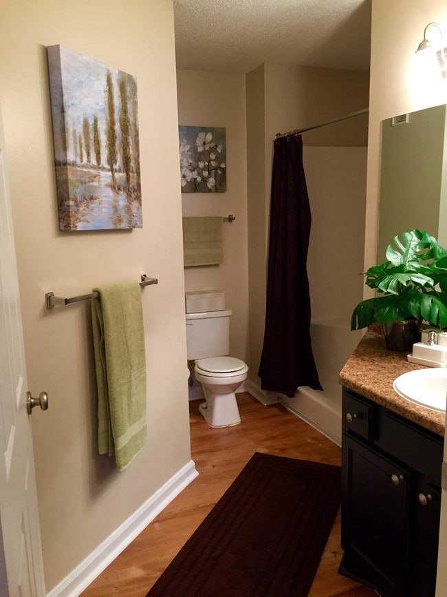 Premier Seabiscuit Guest Bath - Bridlewood on Westland
