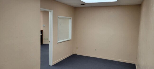 Building Photo - Plaza Del Sol