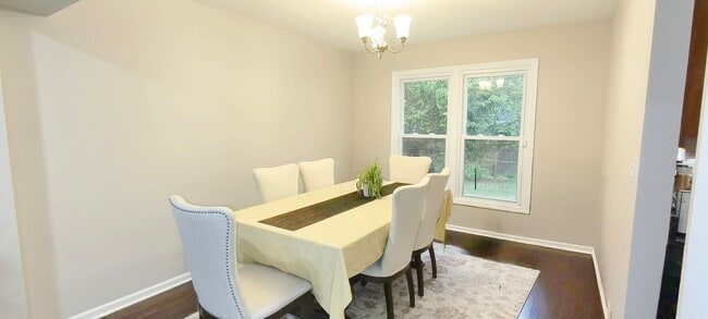 Building Photo - 2610 Pebblebrook Ln