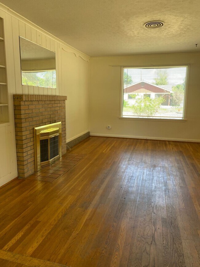 Foto del edificio - 2 WEEKS FREE WITH SIGNED LEASE Dog Friendl...