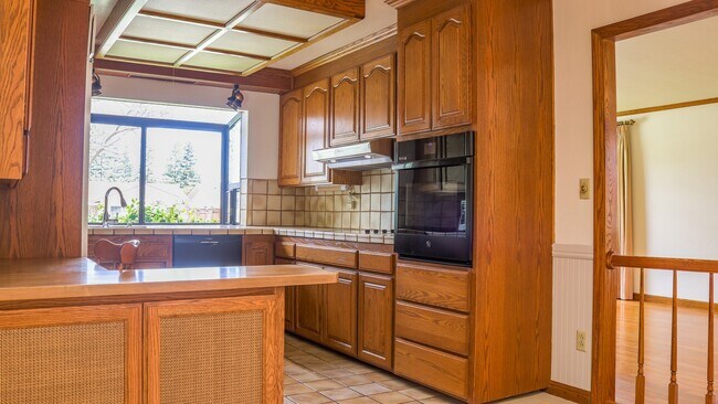 Foto del edificio - 805 Forest Ridge Dr