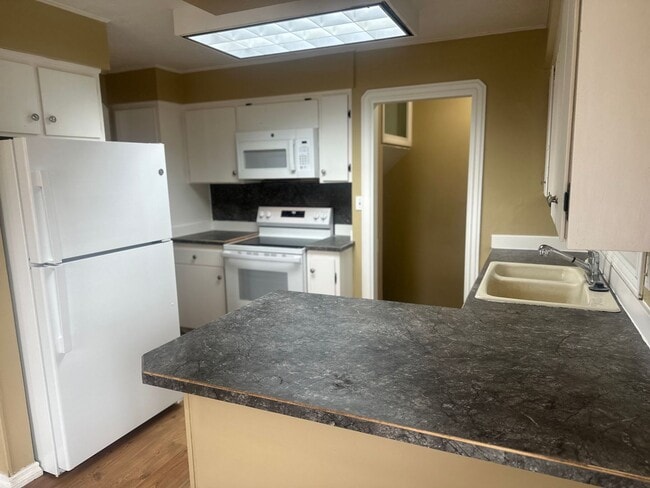 Building Photo - Room-room-room!  Fenced back yard, Private...
