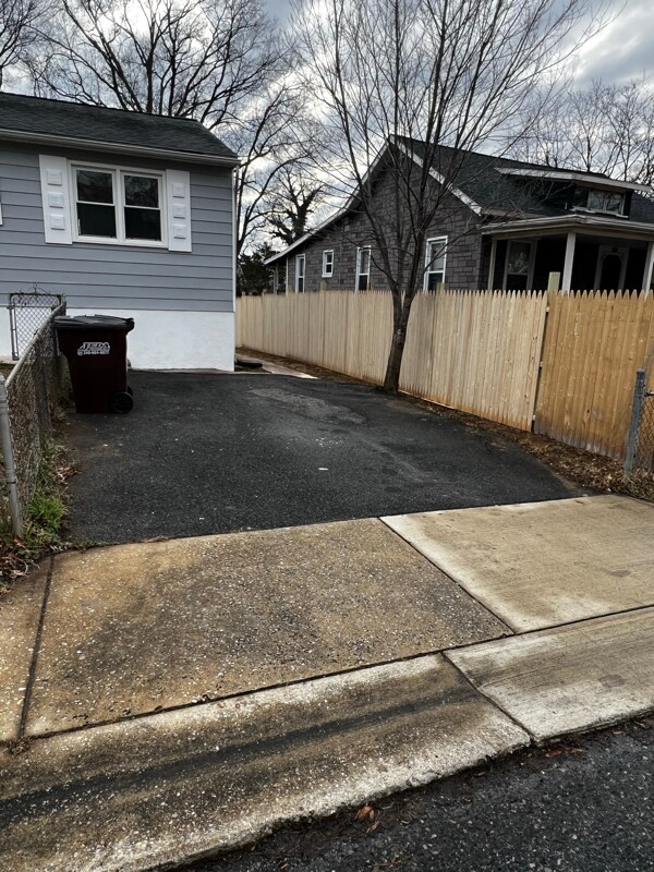 Building Photo - 5407 Quintana St