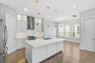 Building Photo - 1716 Ovid St