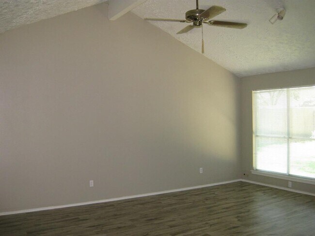 Building Photo - 14014 Susan Ct