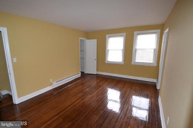 Building Photo - 5552 Midwood Ave