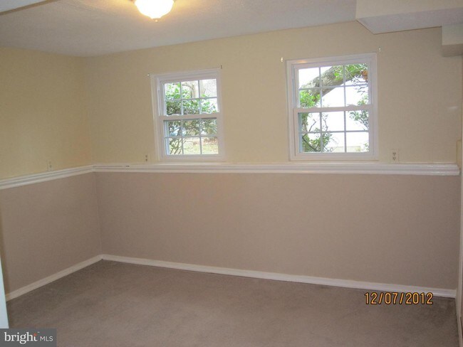 Building Photo - 10000 Chestnut Wood Ln