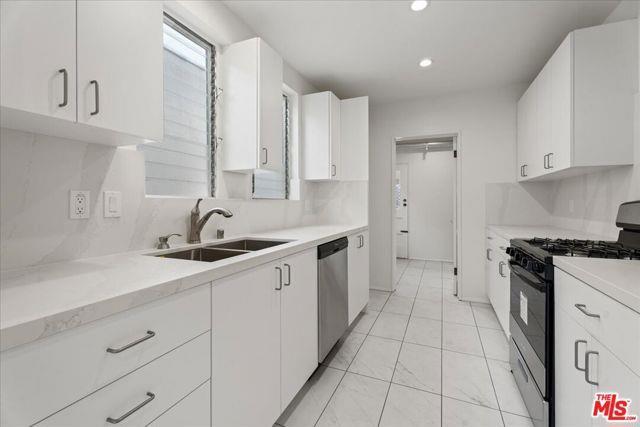 Primary Photo - 205 S Reeves Dr