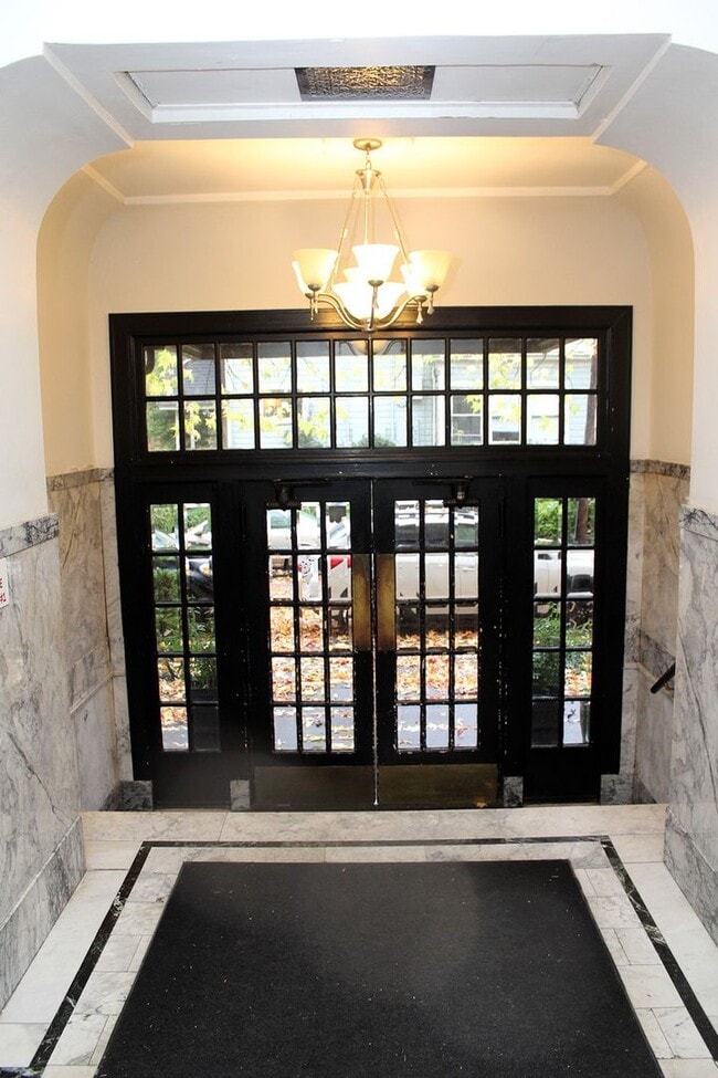 Foto del edificio - 1928 SW Laurel St