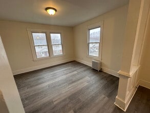 Building Photo - 13 Rose St