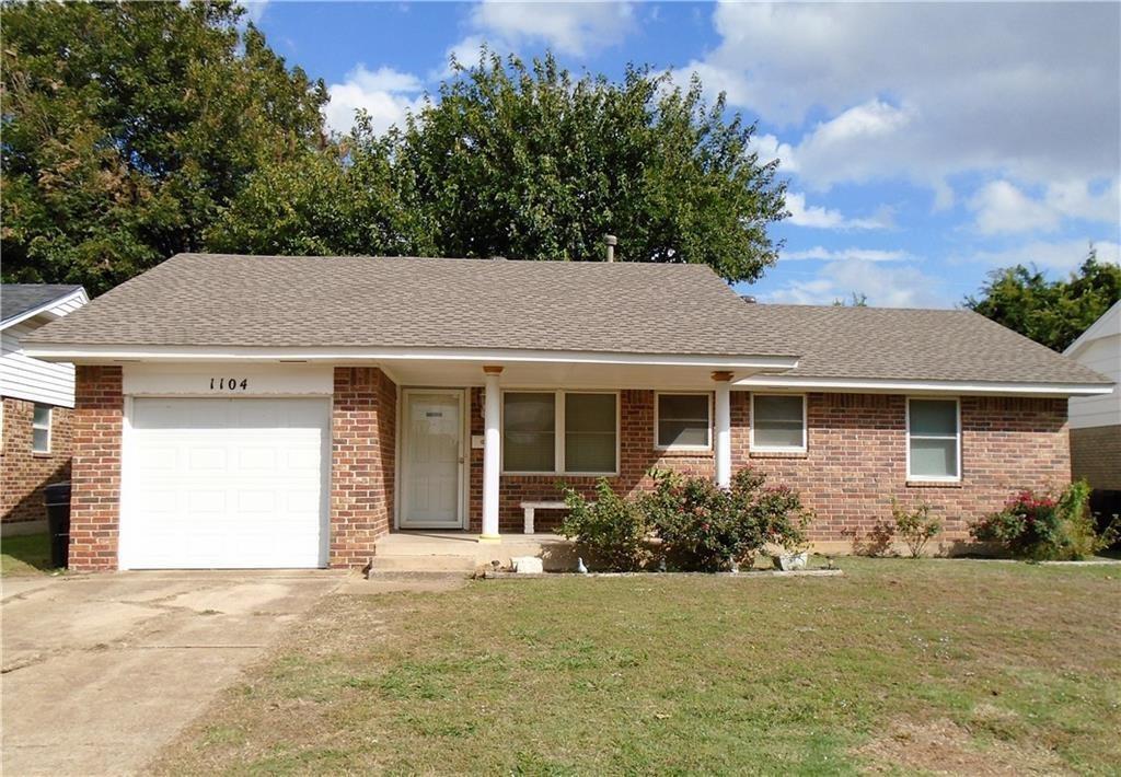 Primary Photo - 1104 N Gale Ave
