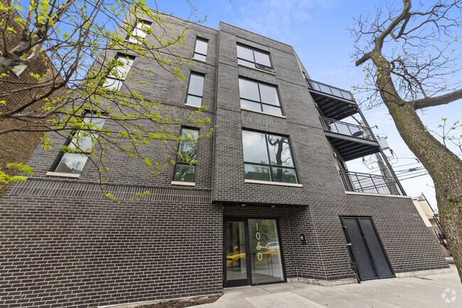 Building Photo - 1050 W Cornelia Ave