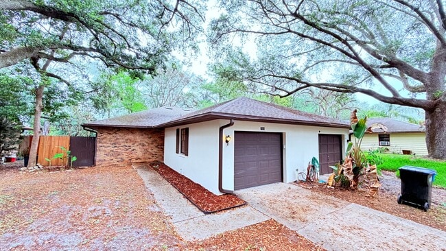 Foto del edificio - Charming 2-Bedroom Home with Fully Fenced Yard – No HOA Approval Required!