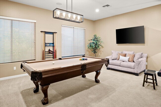 Building Photo - 8429 W Northview Ave