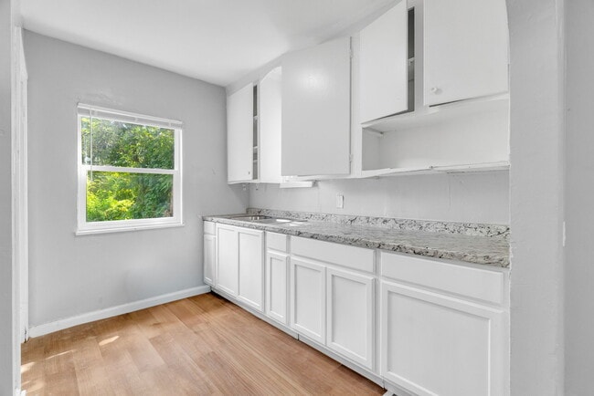 Building Photo - 10644 Stratman St