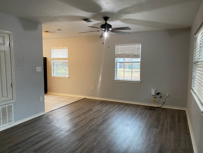 Building Photo - 2024 Olive St