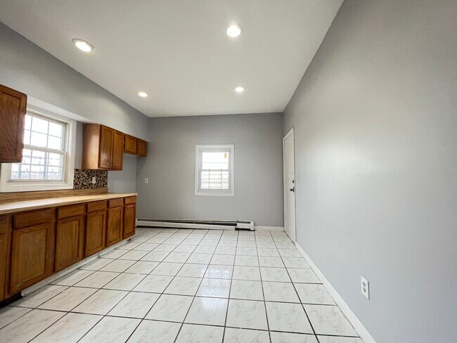Unit 2 - 660 Hunterdon St