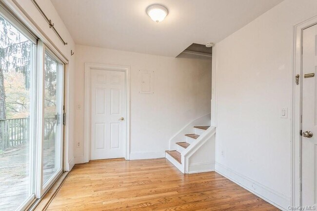 Building Photo - 80 Broadway