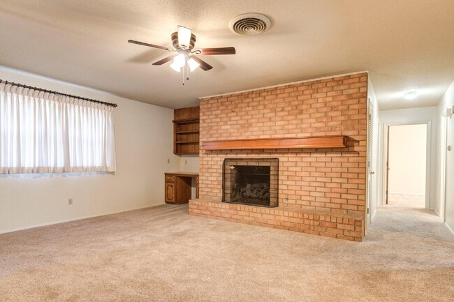 Building Photo - 6707 Hartford Ave