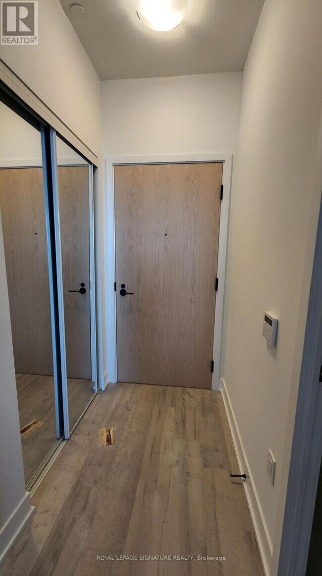 Photo du bâtiment - 60 George Butchart Dr