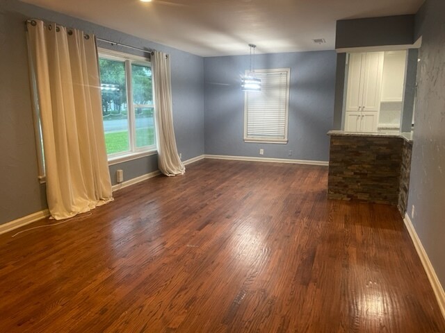 Building Photo - 10020 Losa Dr