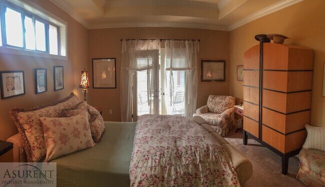 Foto del edificio - 3820 Sherwood Park Dr