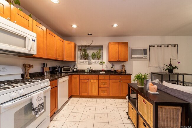Foto del edificio - 680 W Beech St